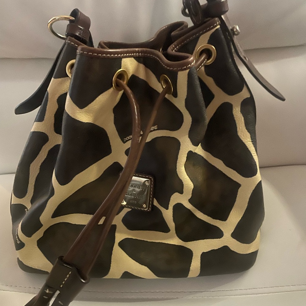 VINTAGE dooney&bourke giraffe print bag